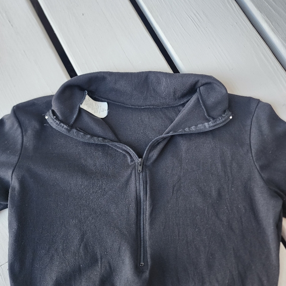 S cropped Turtleneck w back zipper - Picture 3 of 10